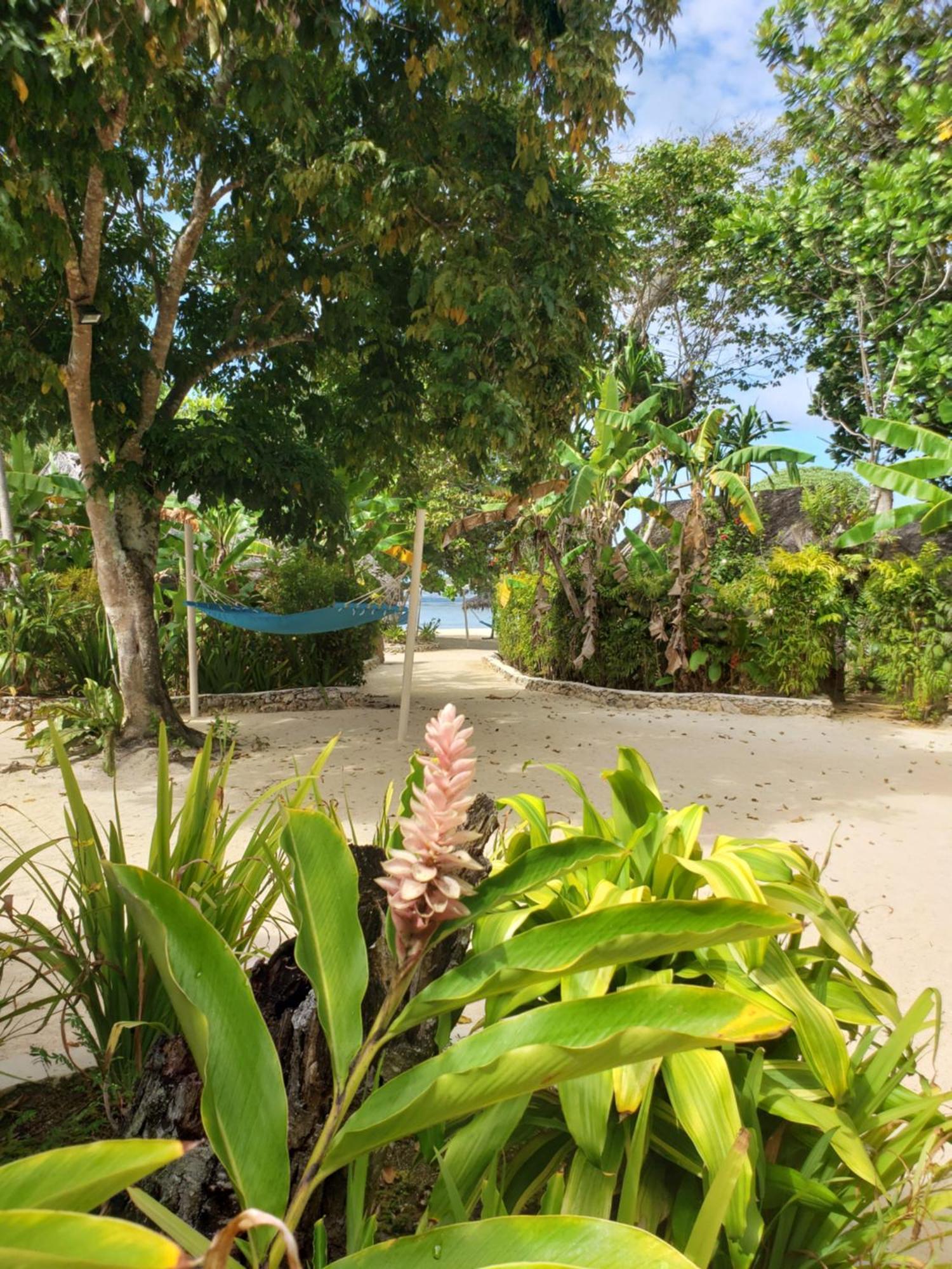 Breakas Beach Resort (Adults Only) Port Vila Esterno foto