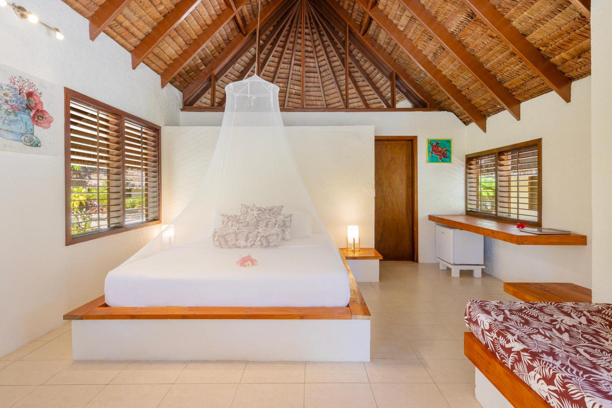 Breakas Beach Resort (Adults Only) Port Vila Esterno foto