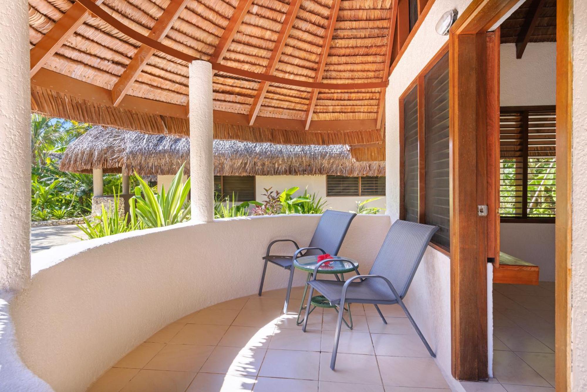 Breakas Beach Resort (Adults Only) Port Vila Esterno foto