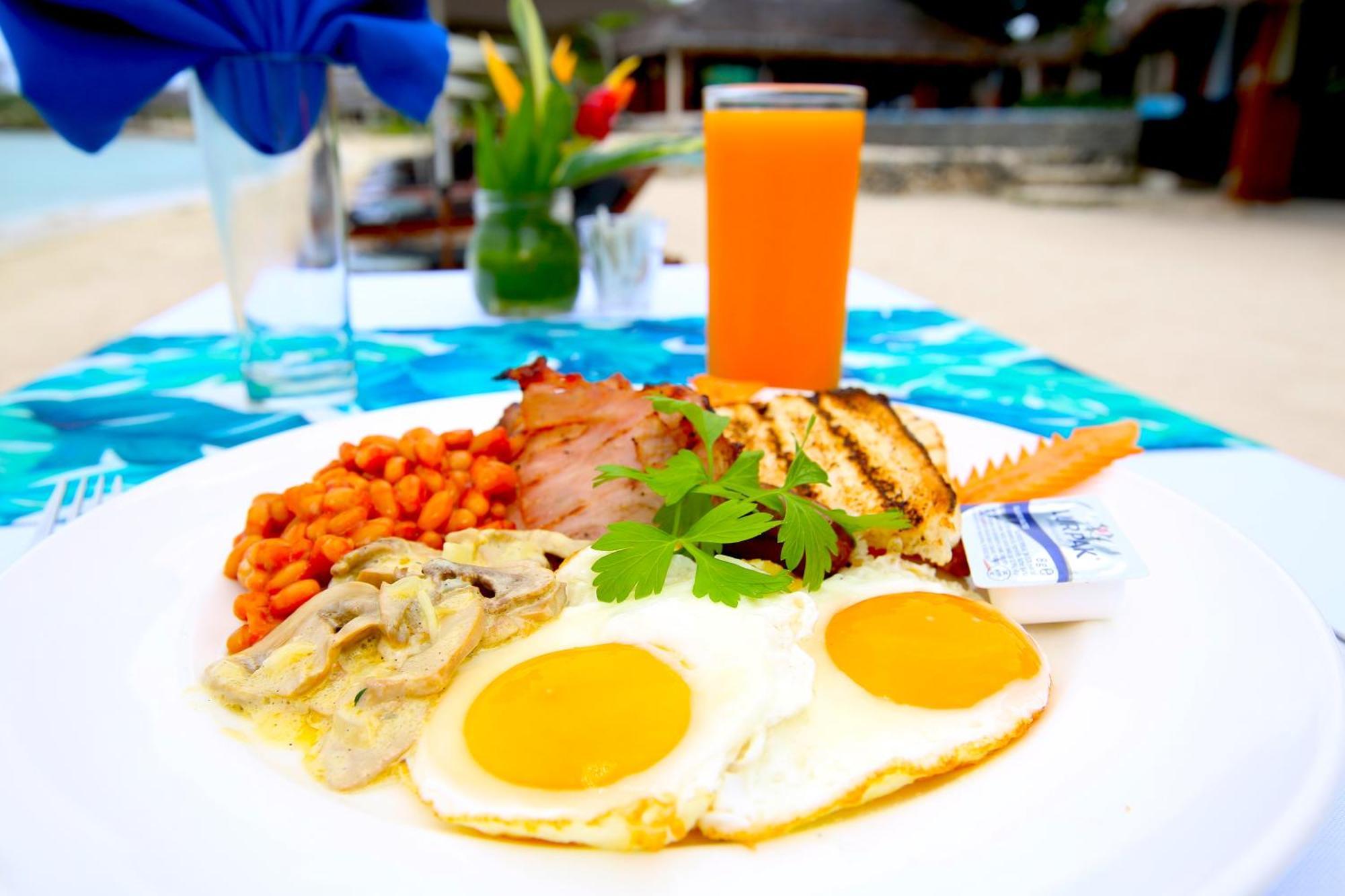 Breakas Beach Resort (Adults Only) Port Vila Esterno foto