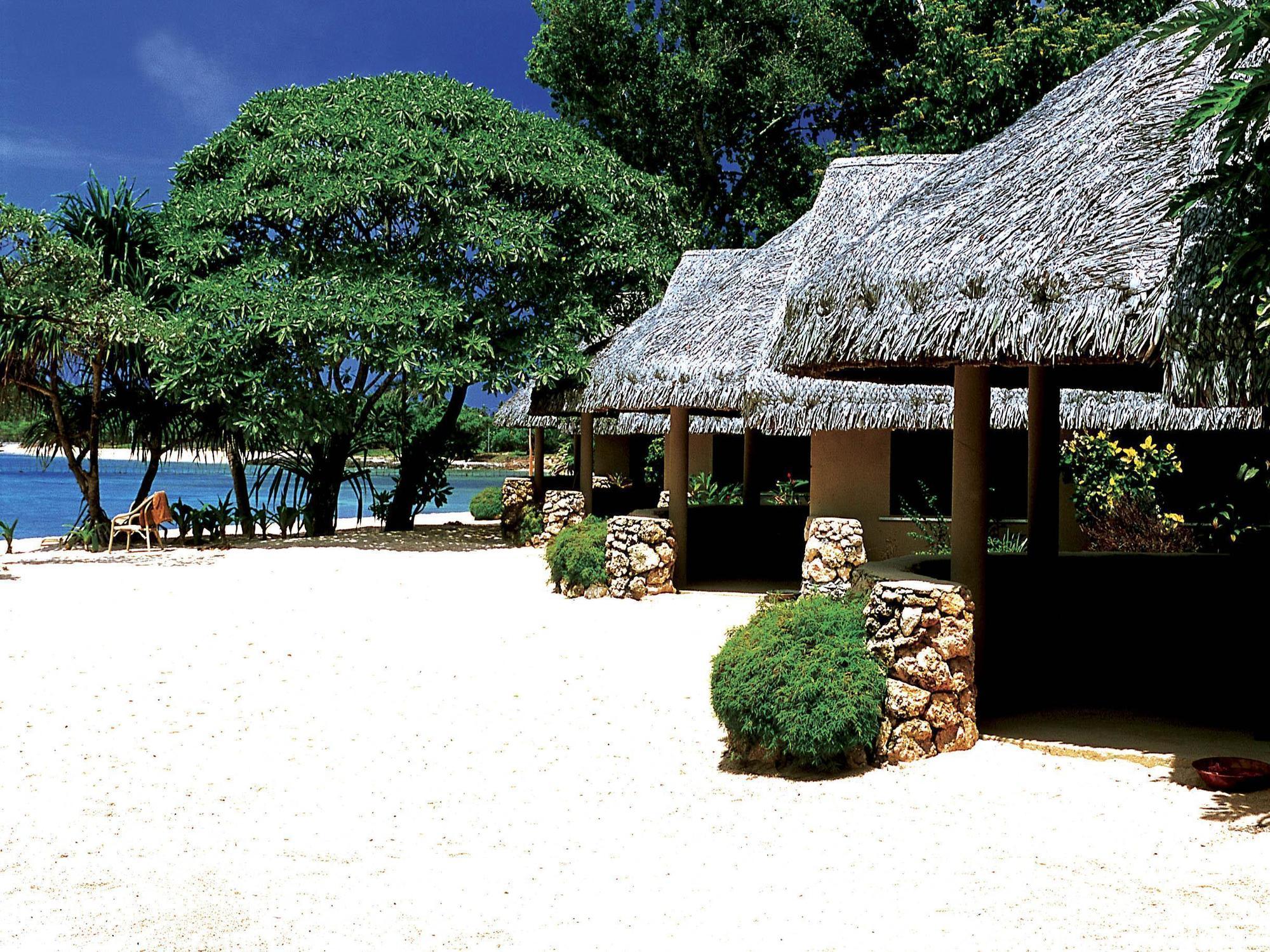 Breakas Beach Resort (Adults Only) Port Vila Esterno foto