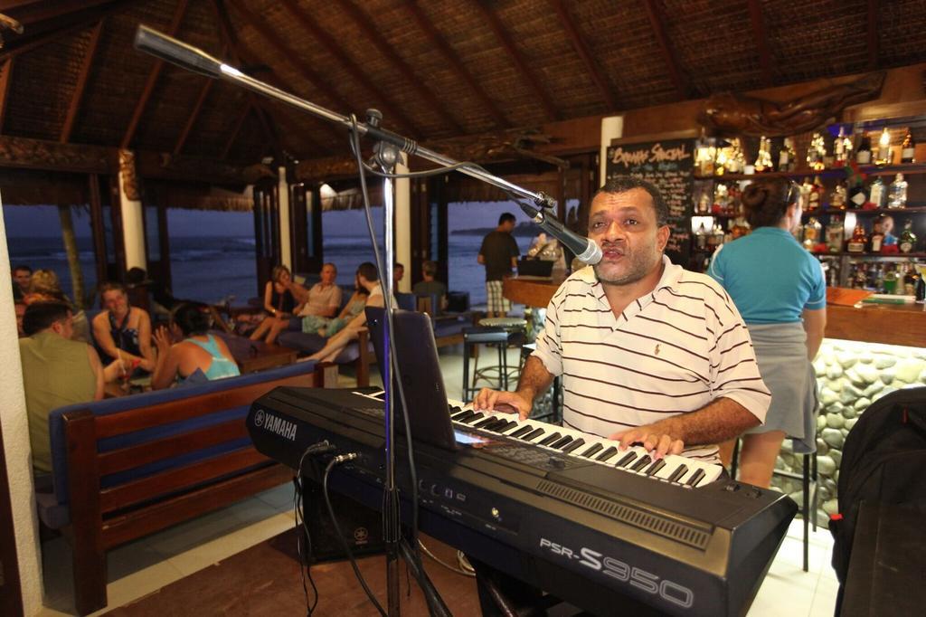 Breakas Beach Resort (Adults Only) Port Vila Esterno foto