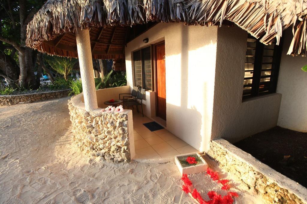 Breakas Beach Resort (Adults Only) Port Vila Esterno foto