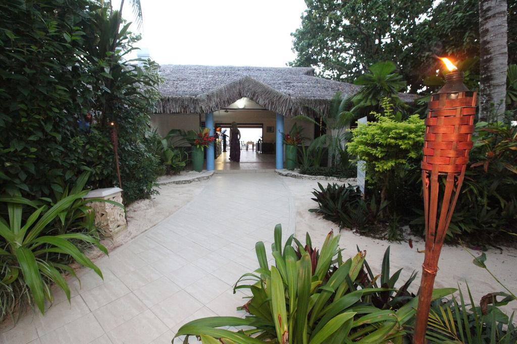 Breakas Beach Resort (Adults Only) Port Vila Esterno foto