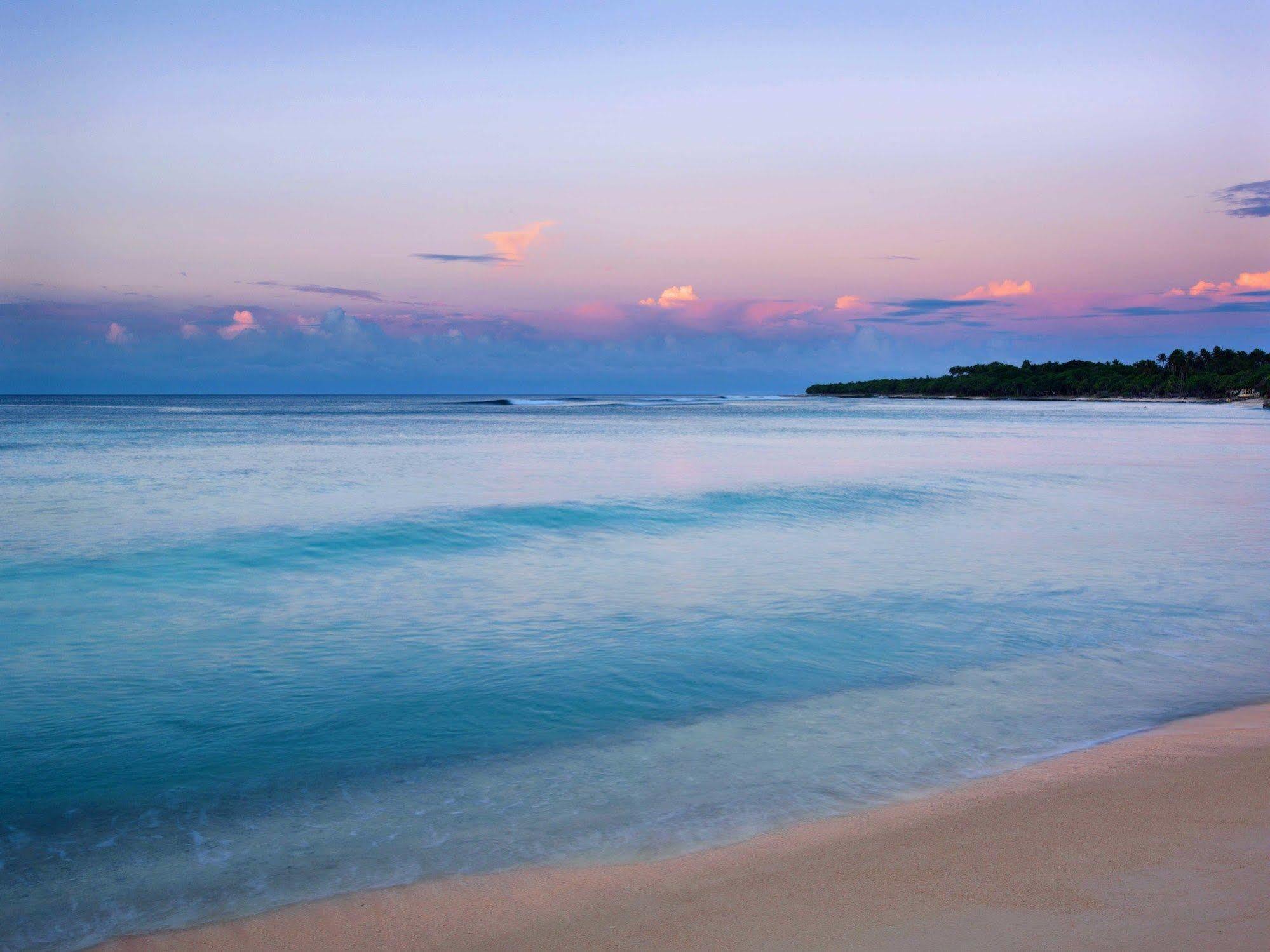 Breakas Beach Resort (Adults Only) Port Vila Esterno foto