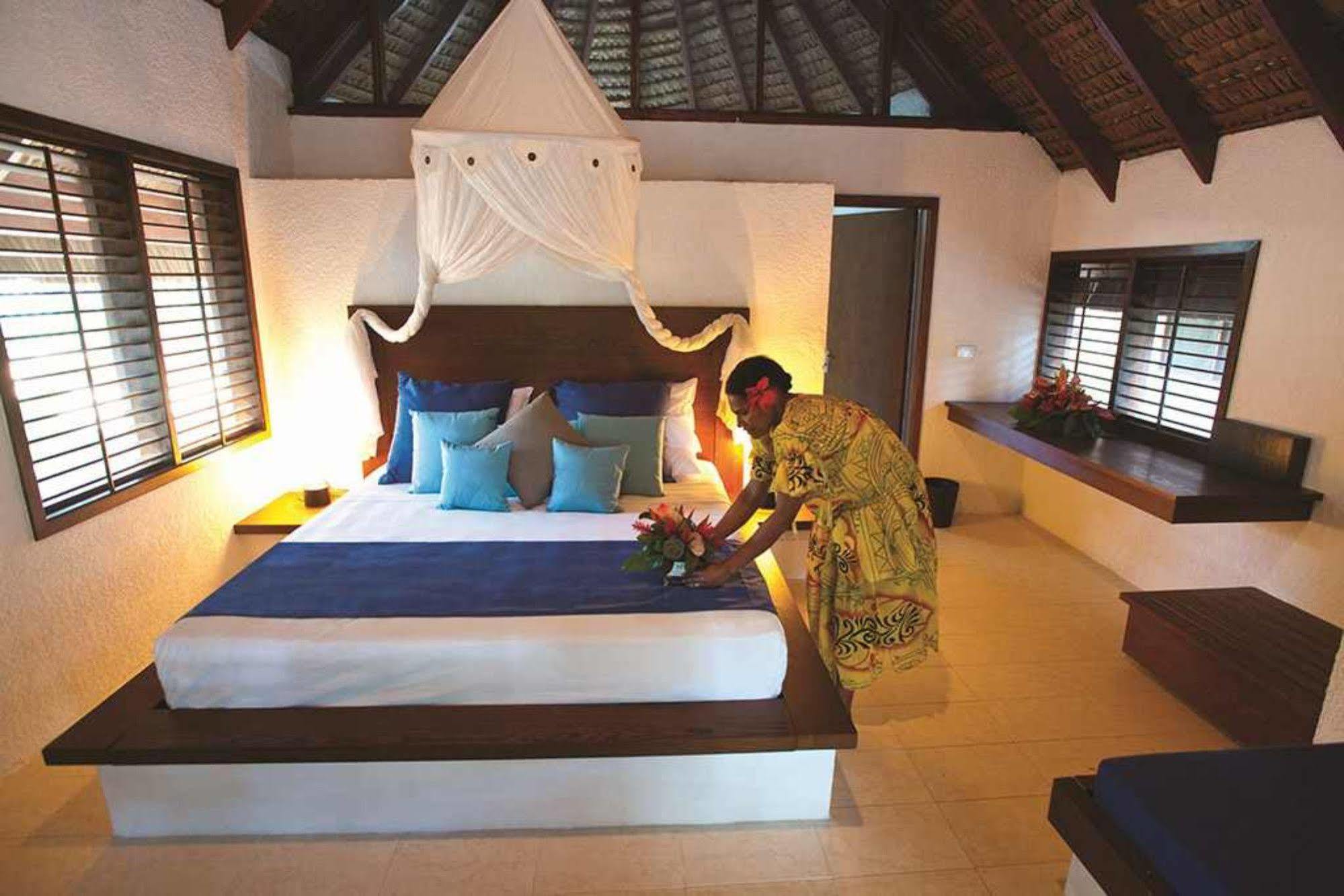 Breakas Beach Resort (Adults Only) Port Vila Esterno foto