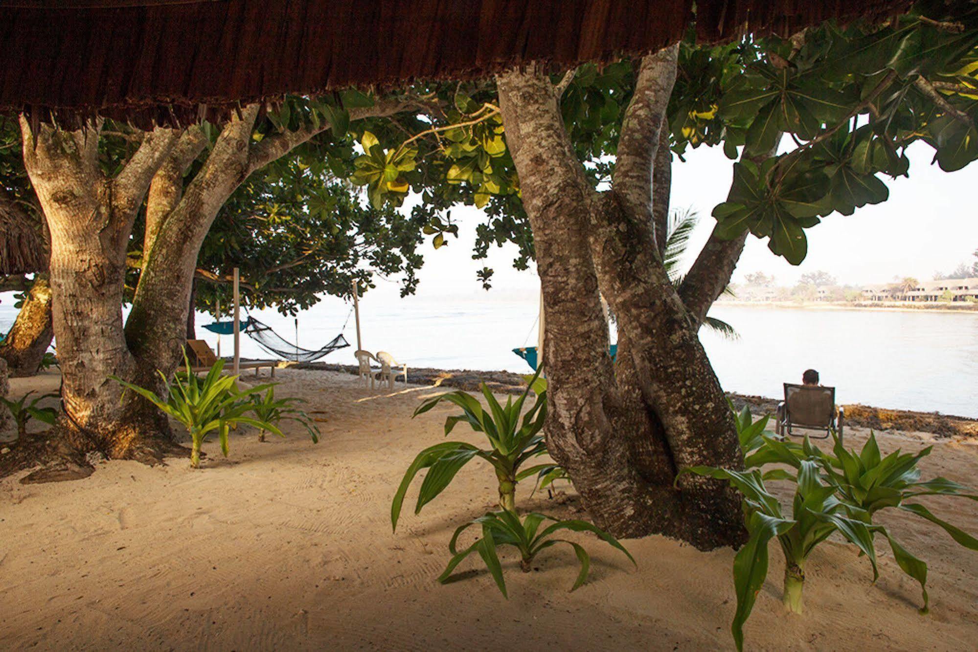 Breakas Beach Resort (Adults Only) Port Vila Esterno foto