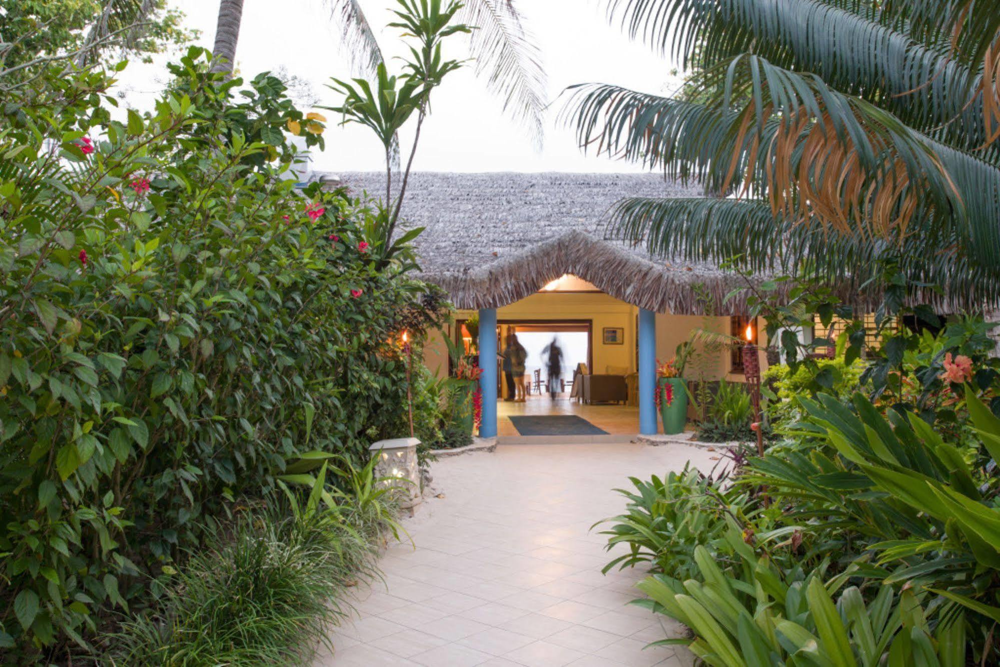 Breakas Beach Resort (Adults Only) Port Vila Esterno foto