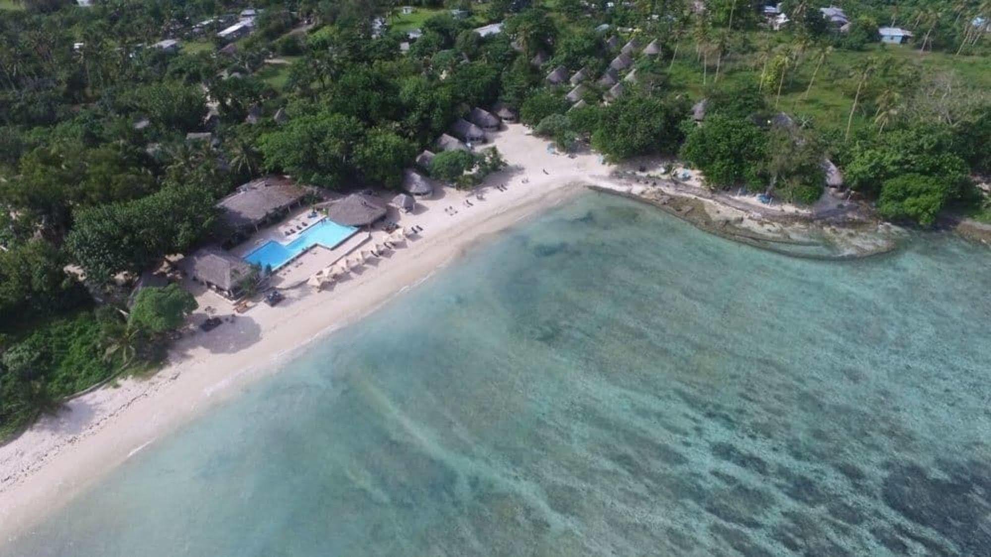 Breakas Beach Resort (Adults Only) Port Vila Esterno foto