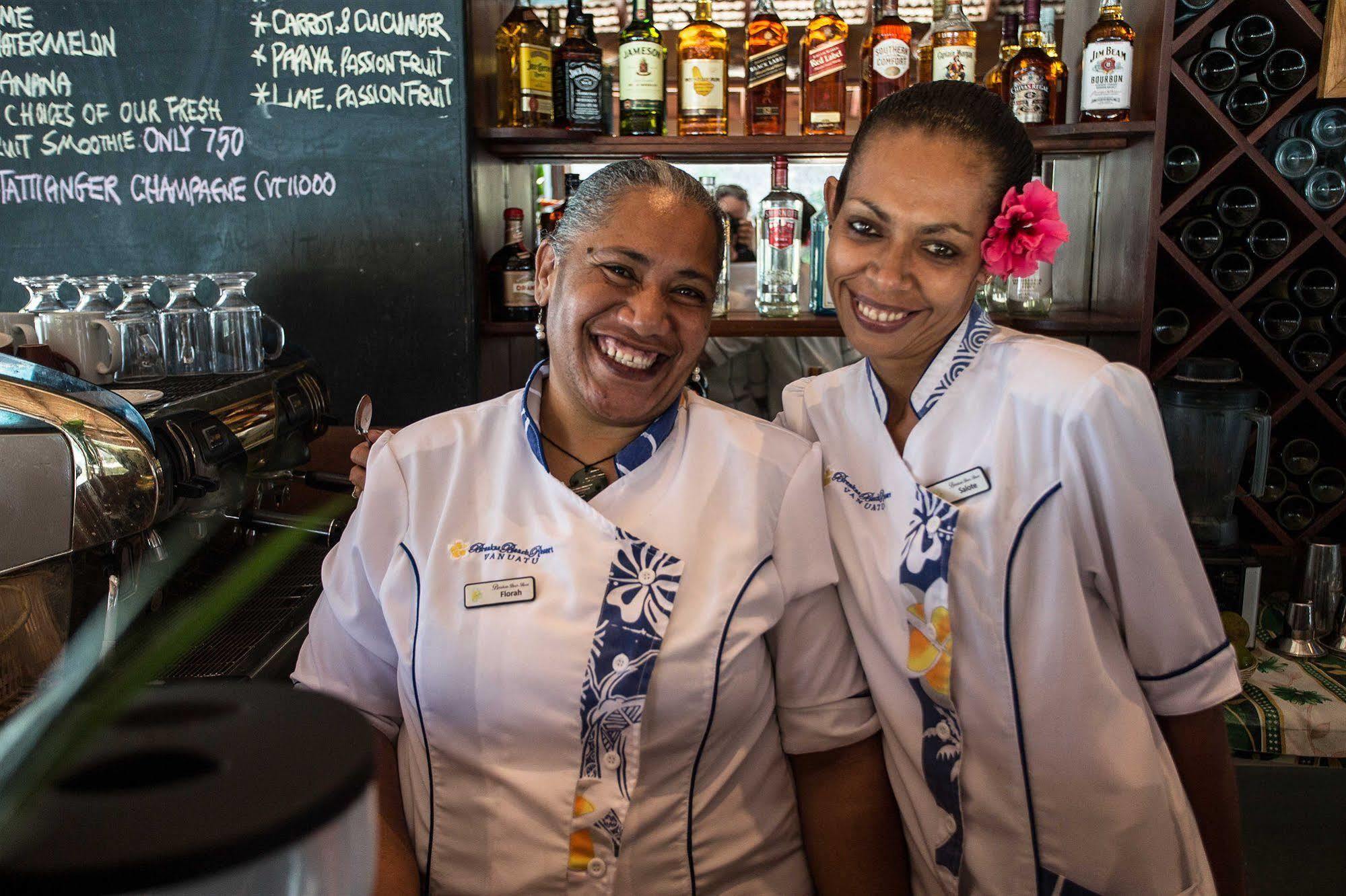 Breakas Beach Resort (Adults Only) Port Vila Esterno foto