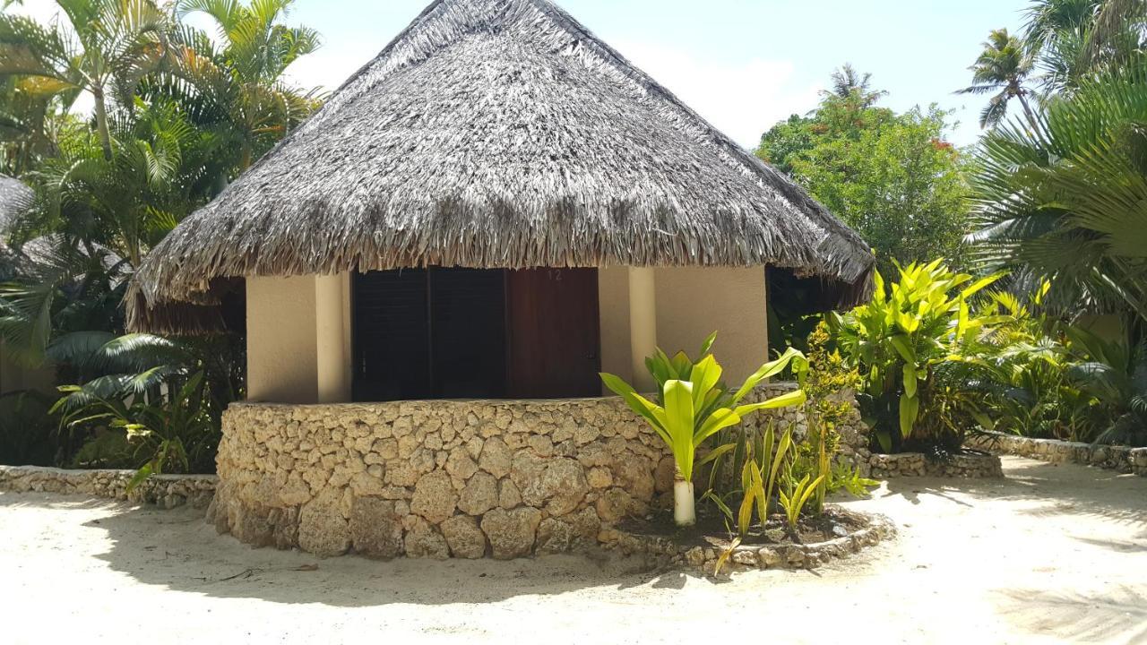 Breakas Beach Resort (Adults Only) Port Vila Esterno foto